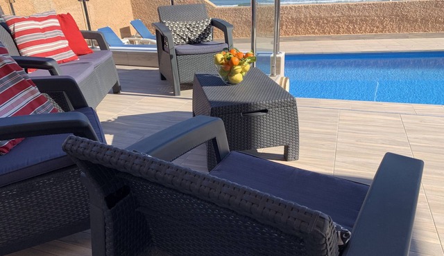 BEACH FRONT-LINE/Private Pool/Car not necessary/Air Con/Wi-Fi