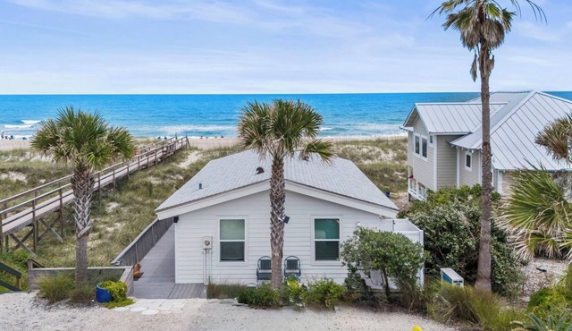 Beach Front Million Dollar Views I Luxury Cottage I Beautiful Design