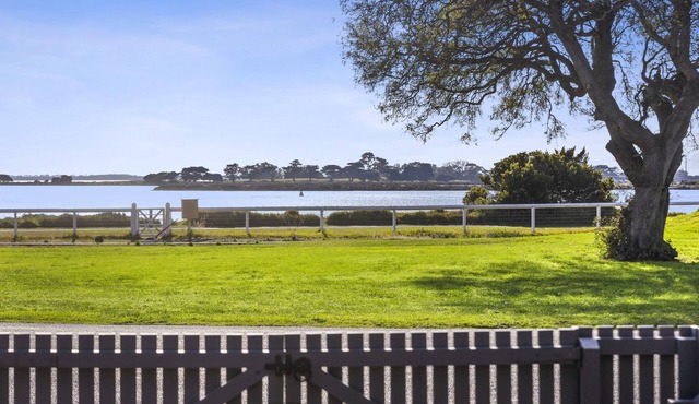 Beach Front, Mountain Bikes, Kayaks, Paddleboard, Boogieboard,Snorkling supplied