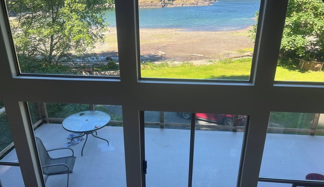 Beach front newly renovated 4 bed house quiet safe beach Family Friendly