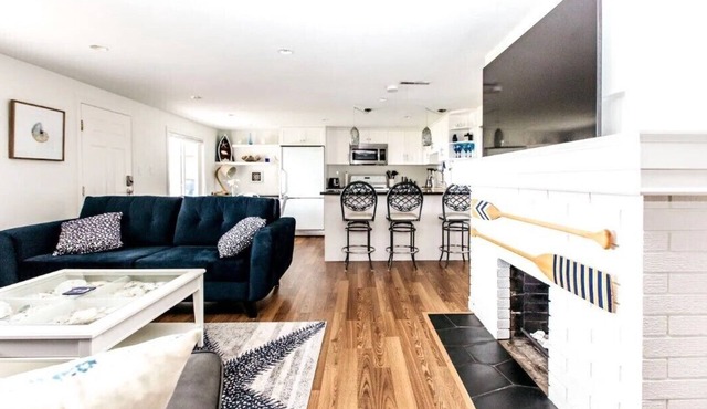 Beach Front Oasis 15 Minutes To Downtown Victoria