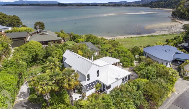 BEACH-FRONT, Palms on-the-beach retreatSTUDIO unit 2 KAITERITERI.(Abel Tasman)
