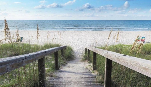 Beach Front sleeps 6 SPRING SUMMER WEEKLY ONLY!SATURDAY to SATURDAY ONLY PLEASE