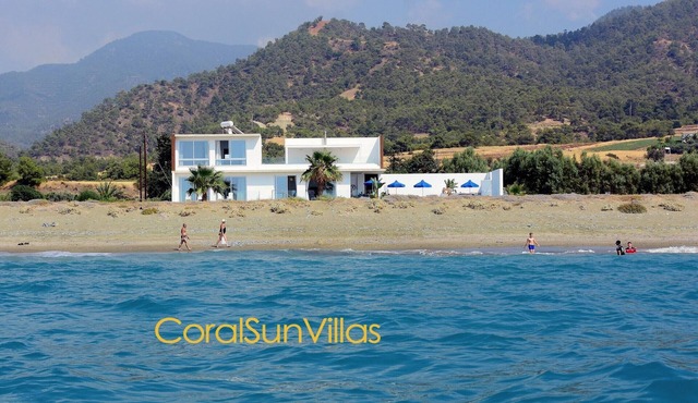 Beach Front Spectacular Villa, Pool face to the beach, VILLAS for GROUPS