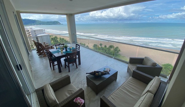 Beach Front - Spectacular Ocean Views!