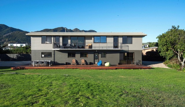 BEACH FRONT - Sunflower Beach House Pohara