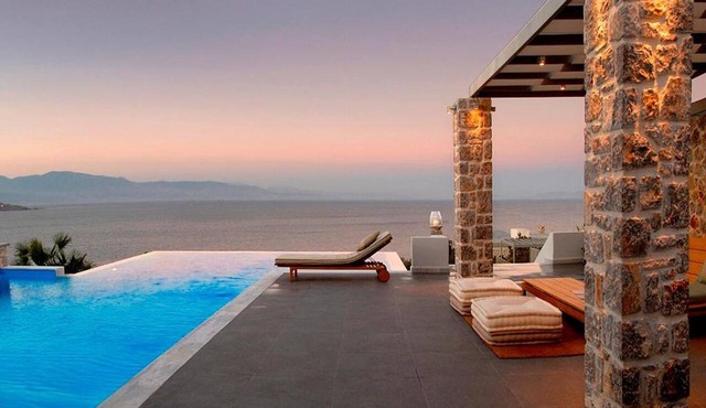 Beach Front Villa With Large Private Sea Water pool & Amazing Sea View!