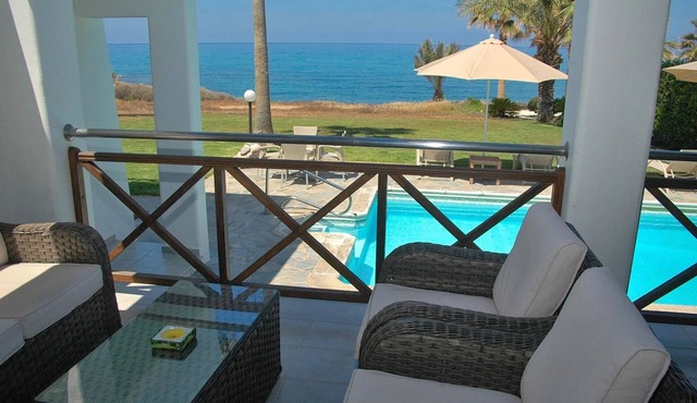 Beach Front! Wonderful Holiday Villa in Kissonerga, Special Offer!