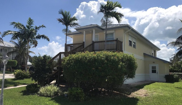 Beach front1 bedroom with pool