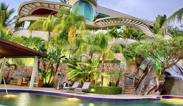 Beach Frontage Family vacation Villa