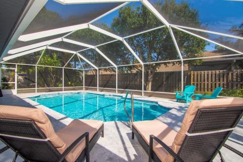 Beach Getaway - Private Heated Pool & 2 King Beds