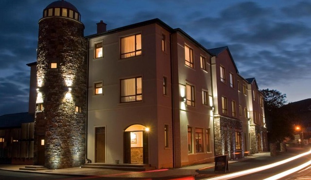 Beach Hotel & Restaurant
