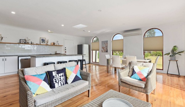 Beach House at Low Head - Pet Friendly