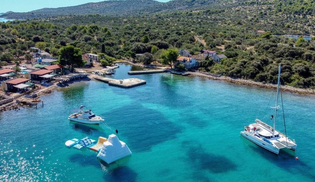 Beach house Danica - resort Bain, Žut - Kornati