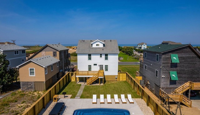 Beach House! Semi-Ocean Front, Free Heated Pool, Hot Tub, Fully Renovated!