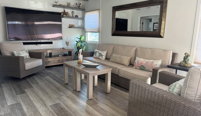 Beach it Here- 5 min. walk to the beach, remodeled and close to all amenities