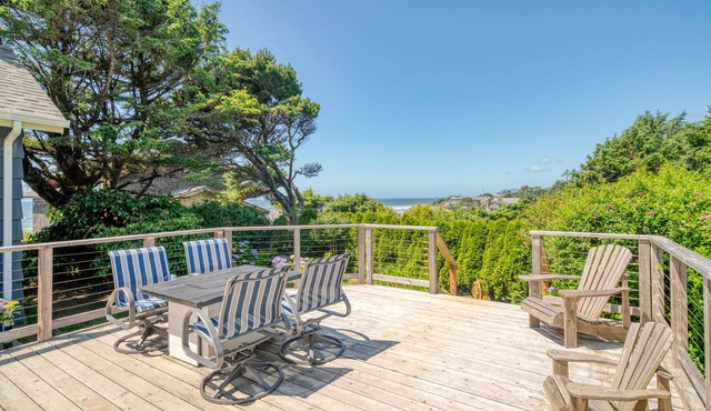 Beach Pines Bungalow by AvantStay | Cottage Steps to the Beach w/Private Yard