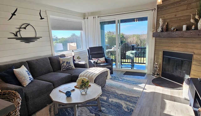 Beach Please! Full Cozy Condo In Ocean Shores with Private Deck