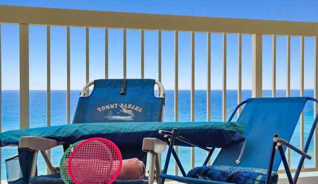 Beach Please! Quiet West End - 2 full Bathrooms!