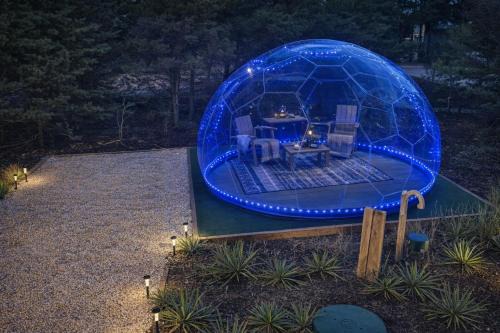 Beach Plum Manor with Stargazing Dome Home Across From Beach