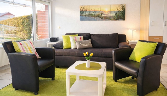 Beach shell vacation apartment in Schillig: Comfortable living near the sandy beach