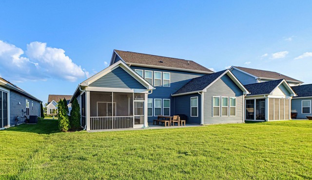 Beach Shuttle! Spacious Bishop’s Landing Retreat