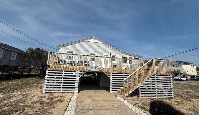 Beach side 3-bed across from Wright Brothers Park, 2 blocks from beach access