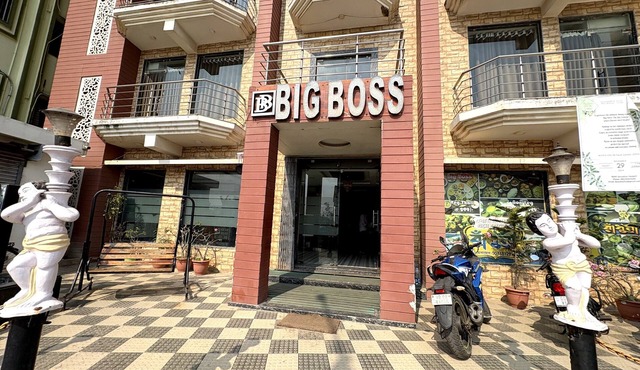 Beach Side Hotels Big boss