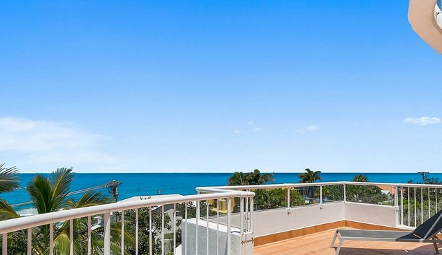 Beach Side Penthouse with Ocean Views - 3/41 Tingira Crescent
