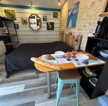 Beach Studio charm and comfort in Le Bernard