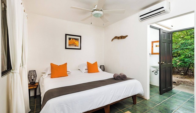 Beach Studio in Playa Grande. Fast WiFi, Cold AC, Full kitchen. Close to beach.