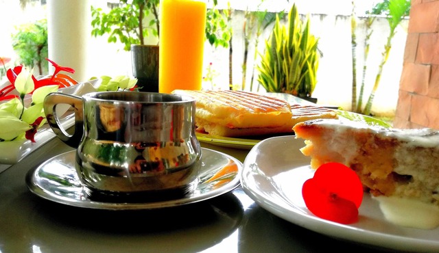 Beach studio,private veranda + breakfast