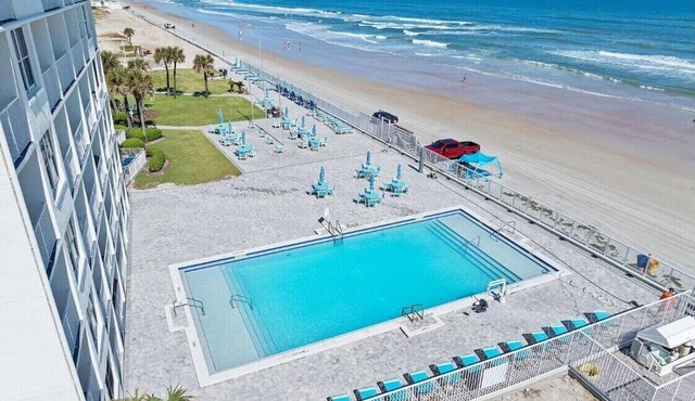 Beach- TWO Pools, 1 Heated-Comforts of Home-Amazing SUNRISE-Races-Bikes-Concerts