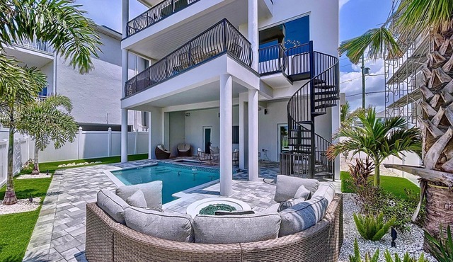 Beach Two: Style Meets the Shore w/Pool and Spa