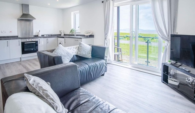 Beach View - 2 Bedroom Apartment - Llanelli