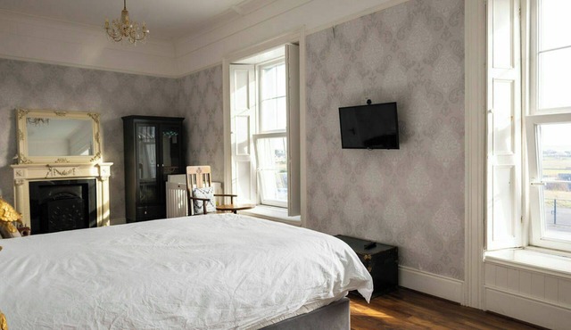 Beach Views, Elegant & Modernised 5BD Period Home