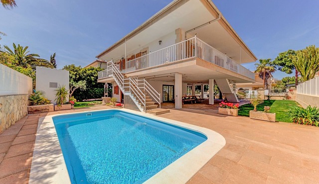 Beach Villa Catalina for eight people with pool