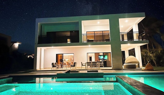 Beach Villa Luna with Pool and Jacuzzi, BBQ and Maid