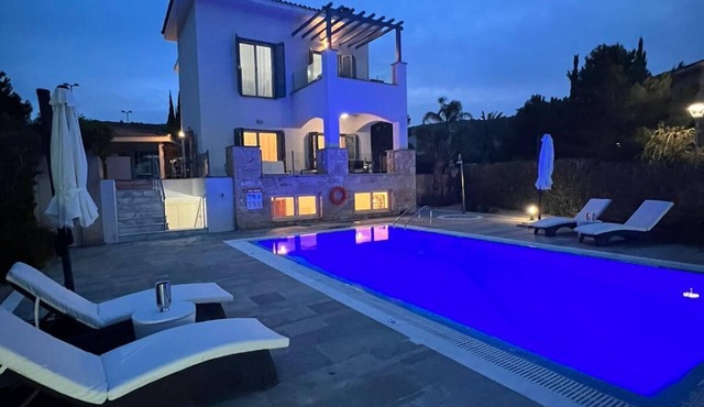 Beach Villa Private Pool A/C Wifi Tennis Court Sea Views Near Latchi