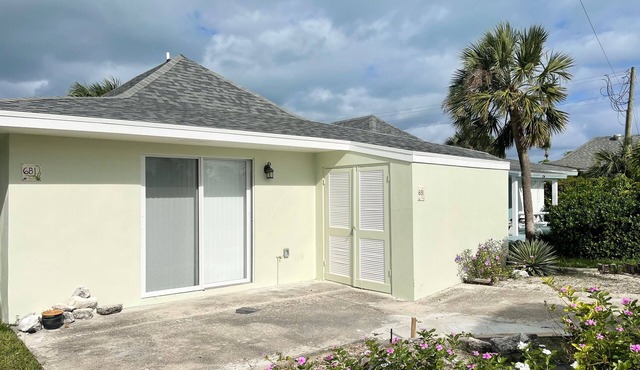 Beach Villa, Treasure Cay, Community Pool