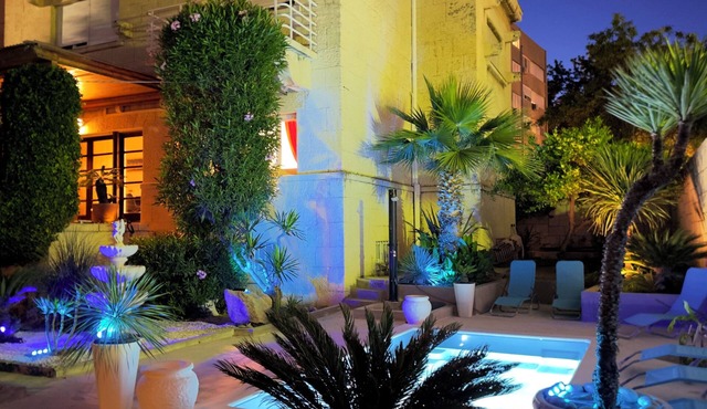 Beach Villa with pool, sea view and exotic garden