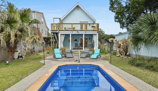 Beach Villa with Private Pool - Walk to beach and Island View Casino