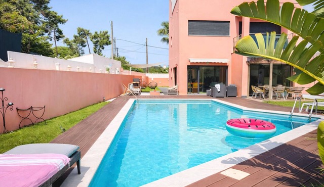 Beach Walk Villa with Pool & AC. Just remodeled, proximity to golf and Lisbon!