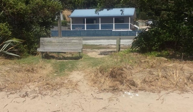 Beachaven FRONT Cottage - Kayaks and unlimited WiFi.