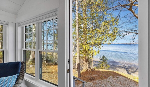 Beachcomber Cottage-Oceanfront!