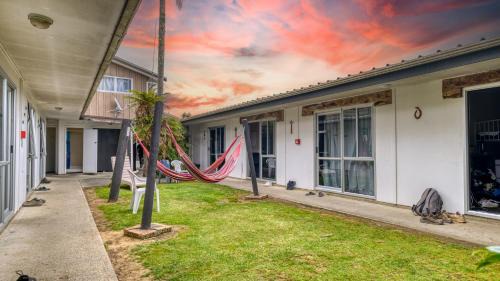 Beachcomber Lodge & Backpacker
