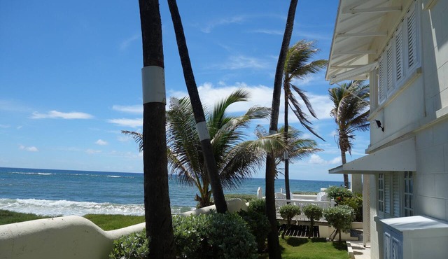 Beachfront 1 bedroom apartment with two terraces facing the Caribbean Sea