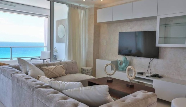 Beachfront|12th Floor| Fast Wifi| Full Kitchen