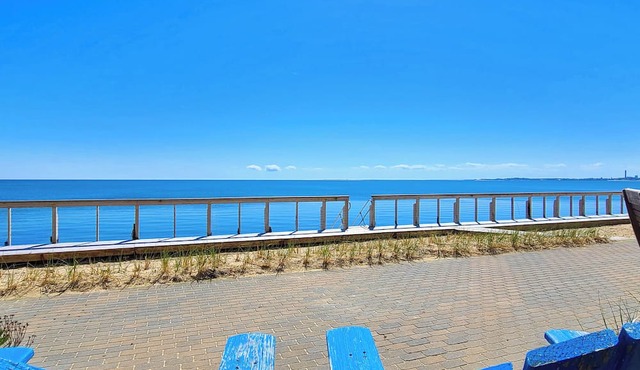 Beachfront 1BD-A/C, Amazing Water Views & Sunsets, Direct Beach Access