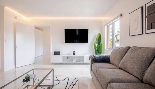 BEACHFRONT 2 Bed 2 Bath Luxury Condo in South of Fifth Neighborhood